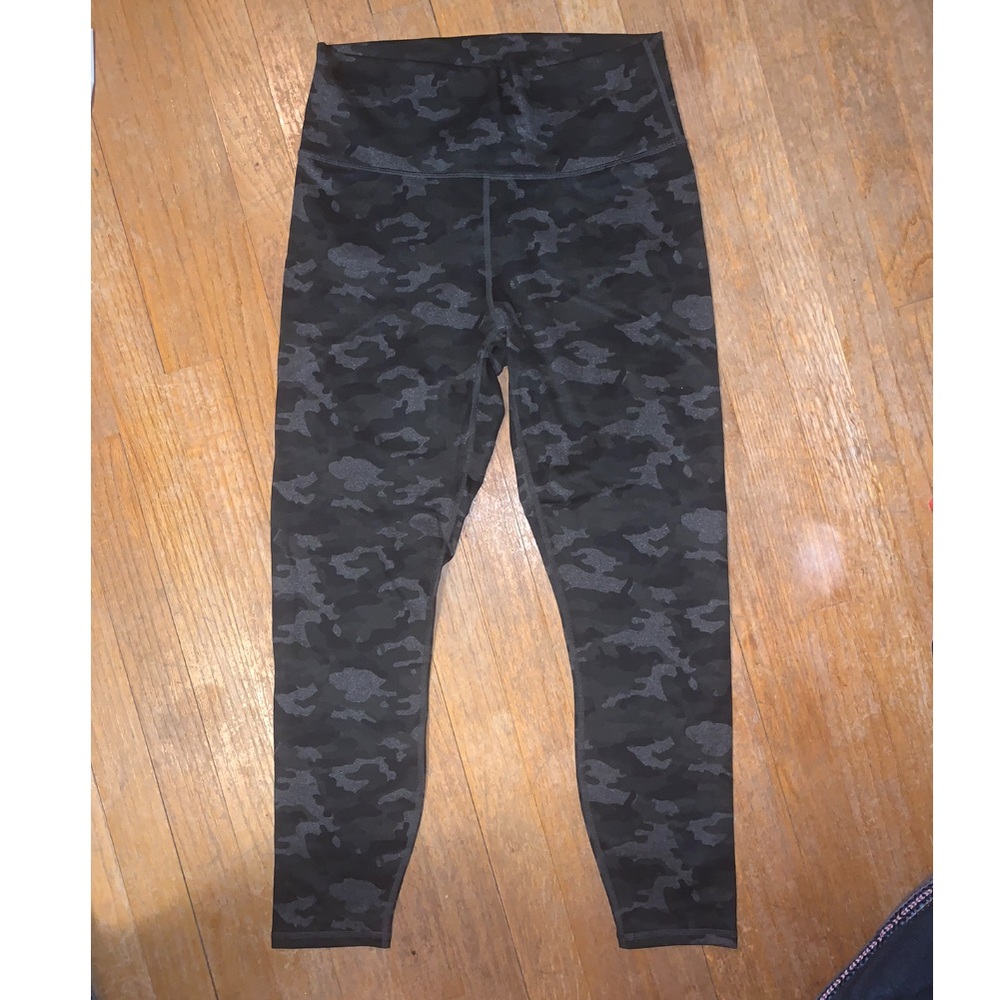 Fabletics Woman’s High-Waisted Printed Powerhold